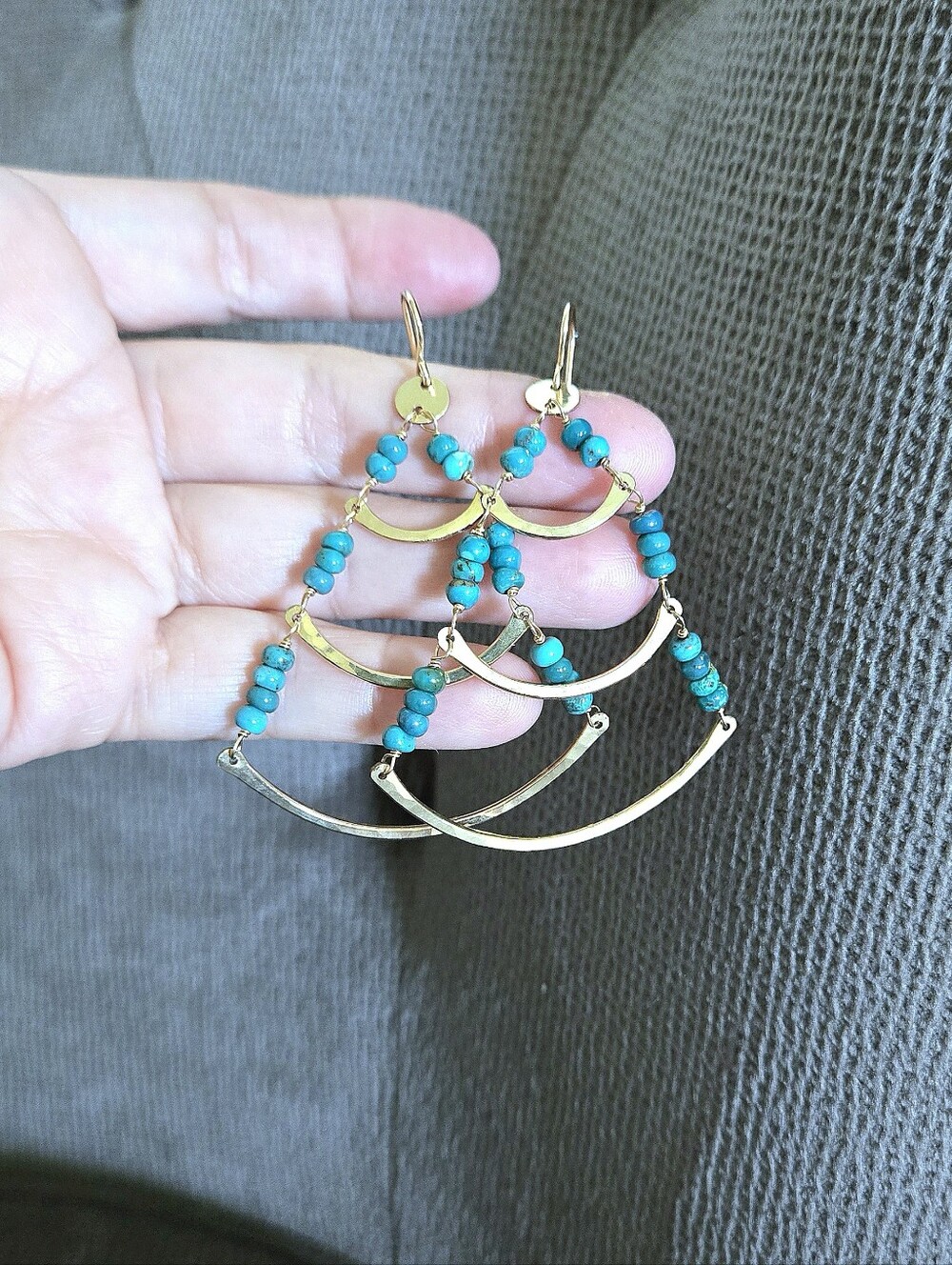 Three3️⃣ Tier Gold💛 Earrings with Turquoise🩵 Beads - NWOT - Picture 15 of 15